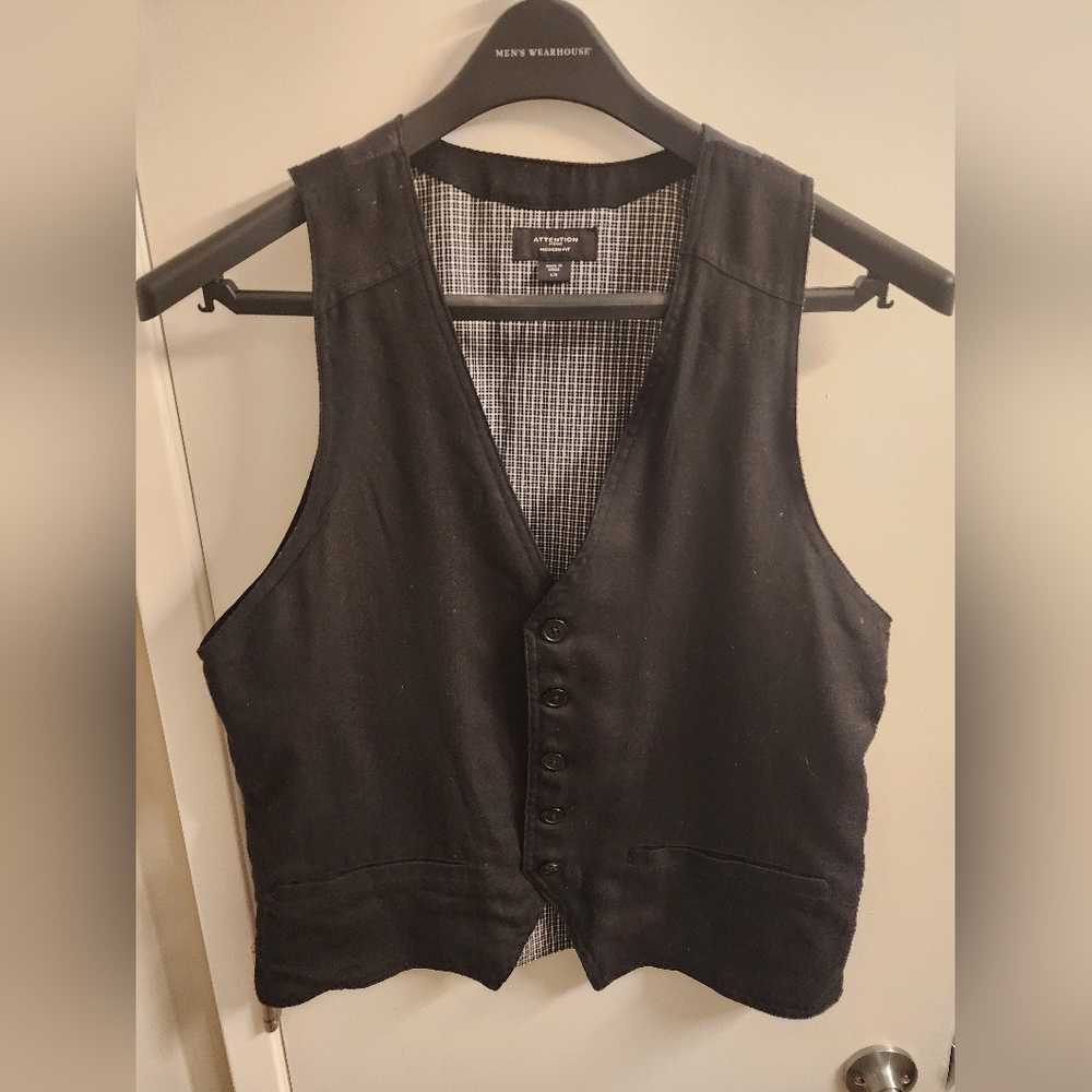 Black Attention Vest